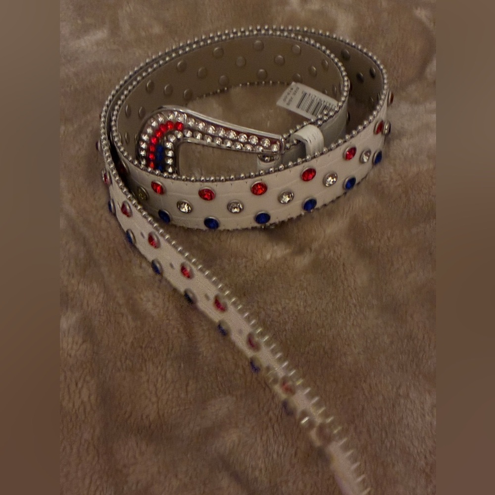 Stylish White Studded Belt with red/blue Rhinestone Buckle Sz XS/S - Picture 9 of 9